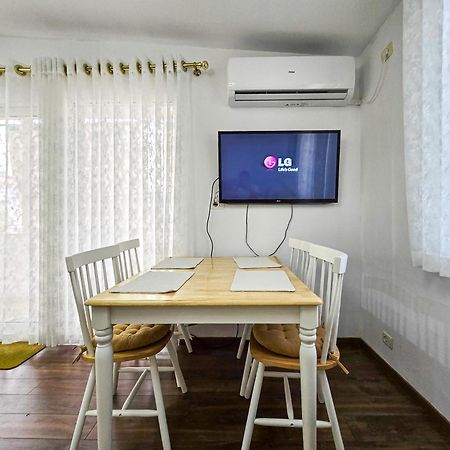 Lake Park 2Br Apartment تيرانا المظهر الخارجي الصورة