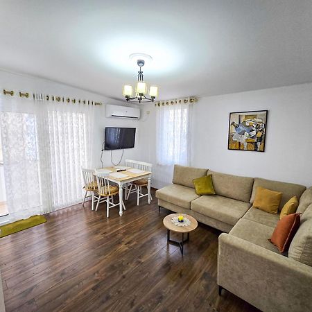 Lake Park 2Br Apartment تيرانا المظهر الخارجي الصورة