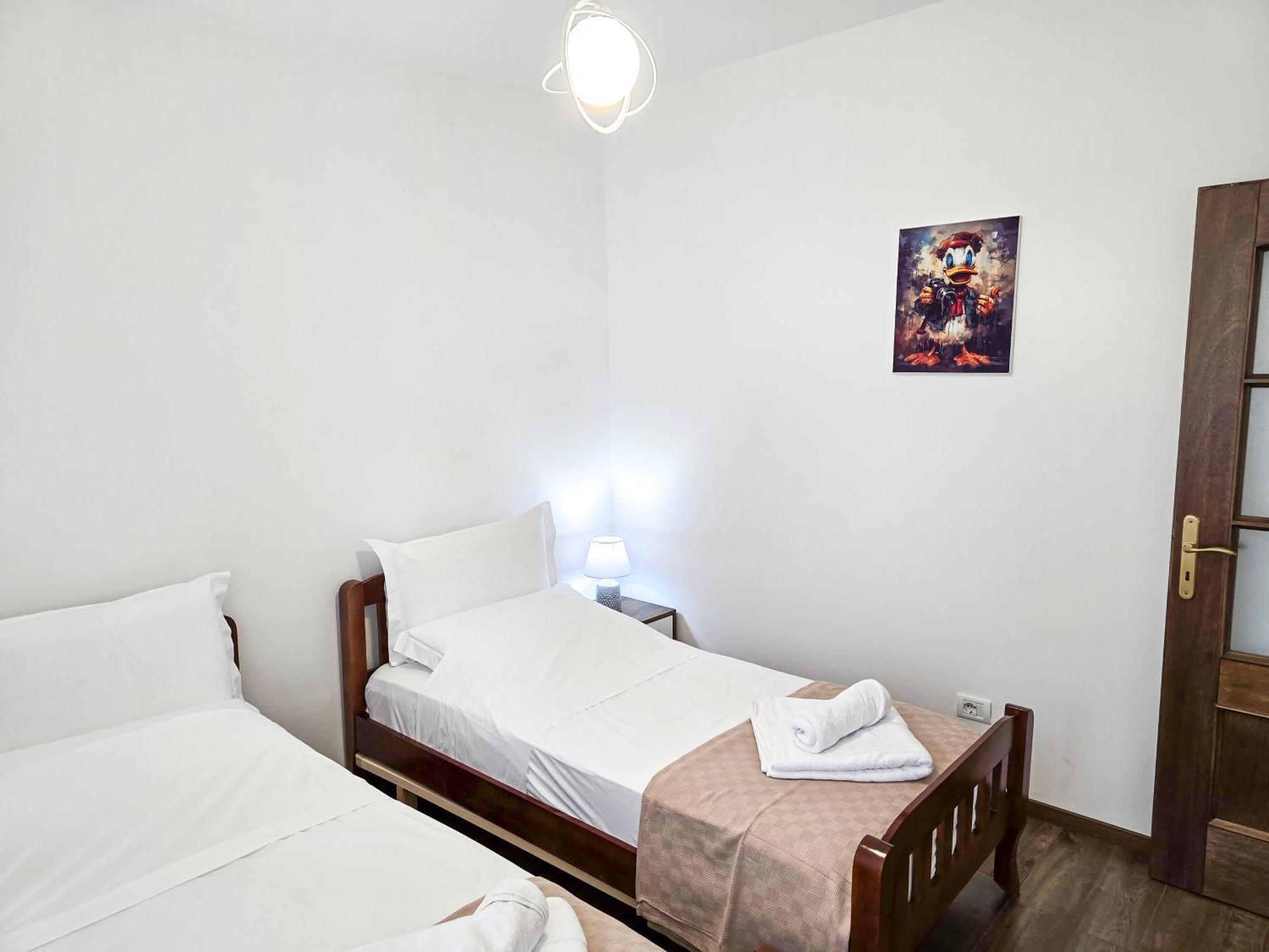 Lake Park 2Br Apartment تيرانا المظهر الخارجي الصورة