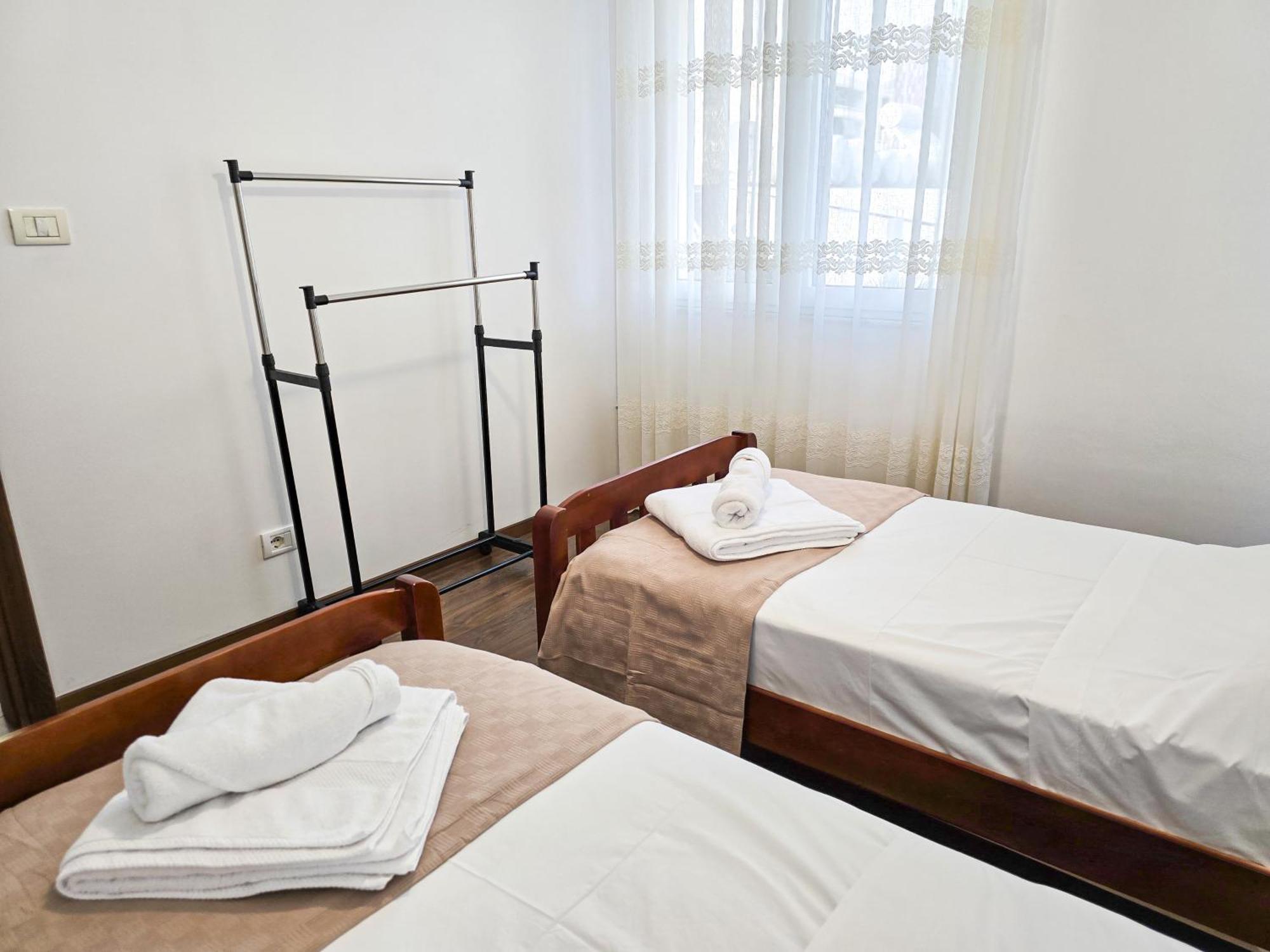 Lake Park 2Br Apartment تيرانا المظهر الخارجي الصورة